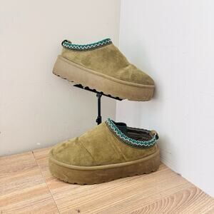 Olivia And Kate Green Suede Platform Slippers Women’s Size 9